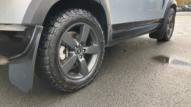 Land Rover Defender 3.0 D300 X-Dynamic HSE 110 5dr Auto Diesel Estate